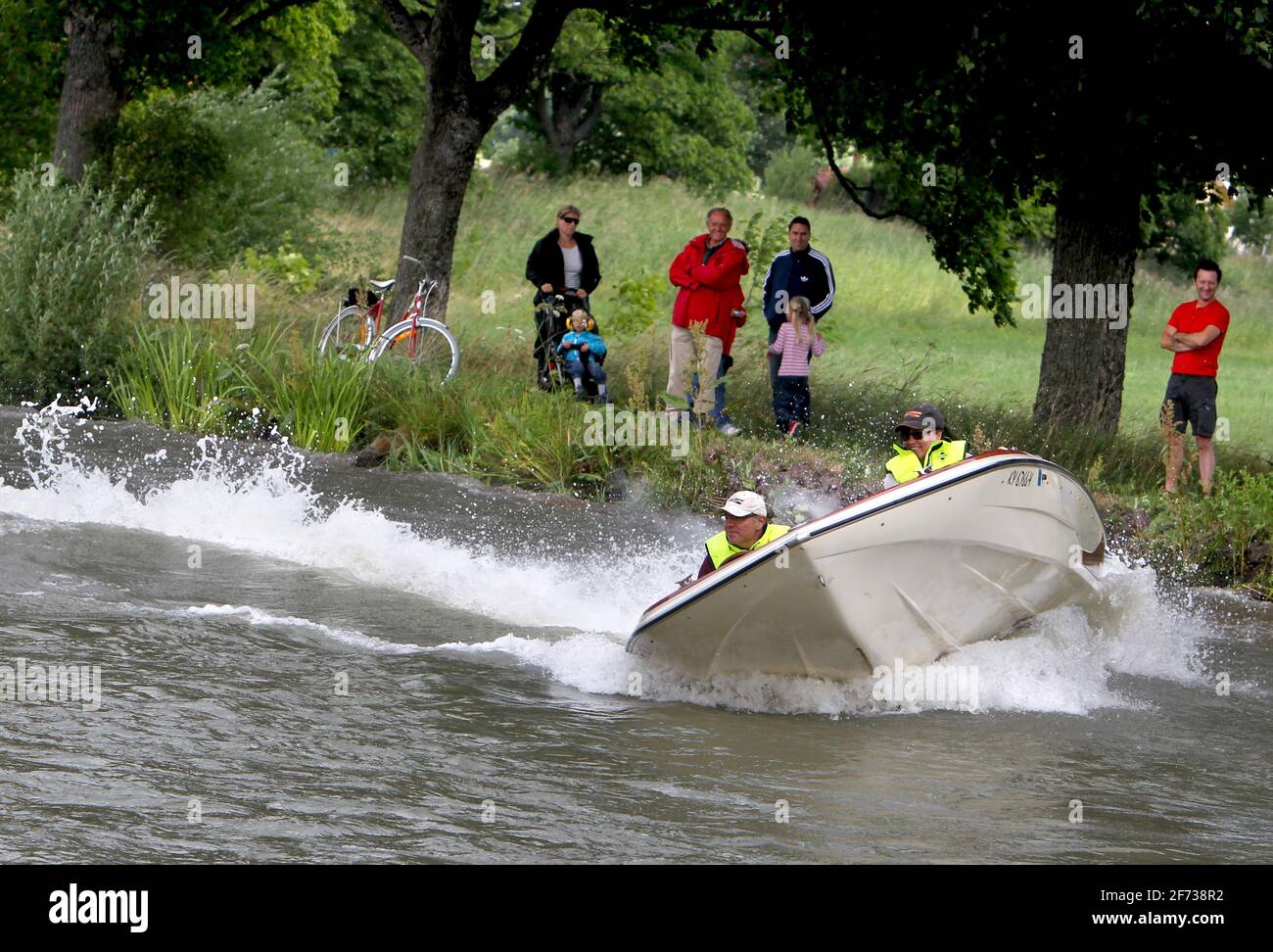 'Free speed', compétition avec de vieux bateaux sur le canal de Göta, à la maison du musée, Ljung, Linköping. Banque D'Images