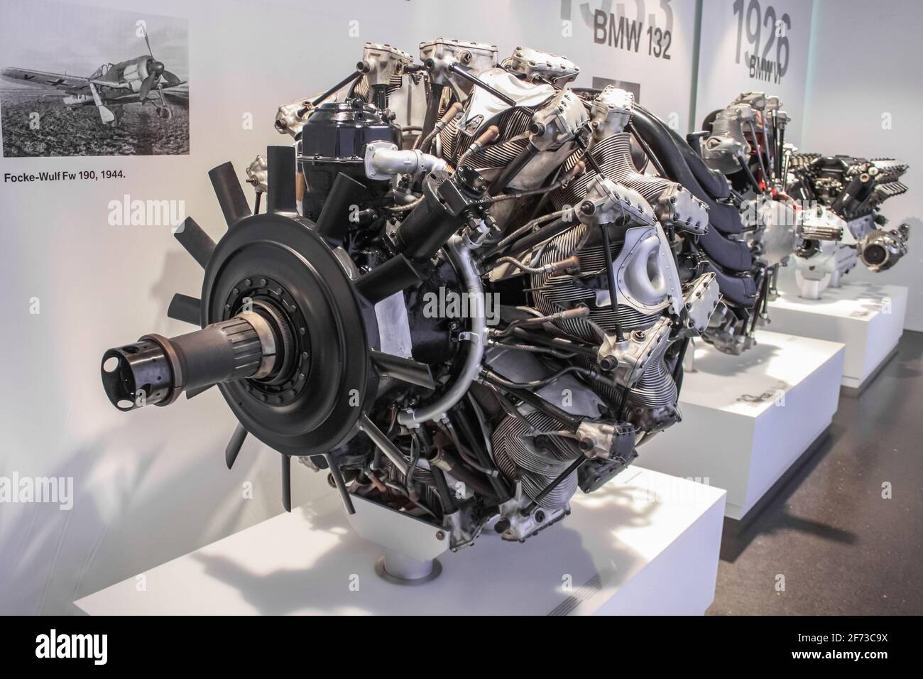 Allemagne, Munich - 27 avril 2011 : moteur BMW 801 dans la salle  d'exposition du musée BMW. Moteur d'avion à pistons, produit de 1940 à 1945  Photo Stock - Alamy