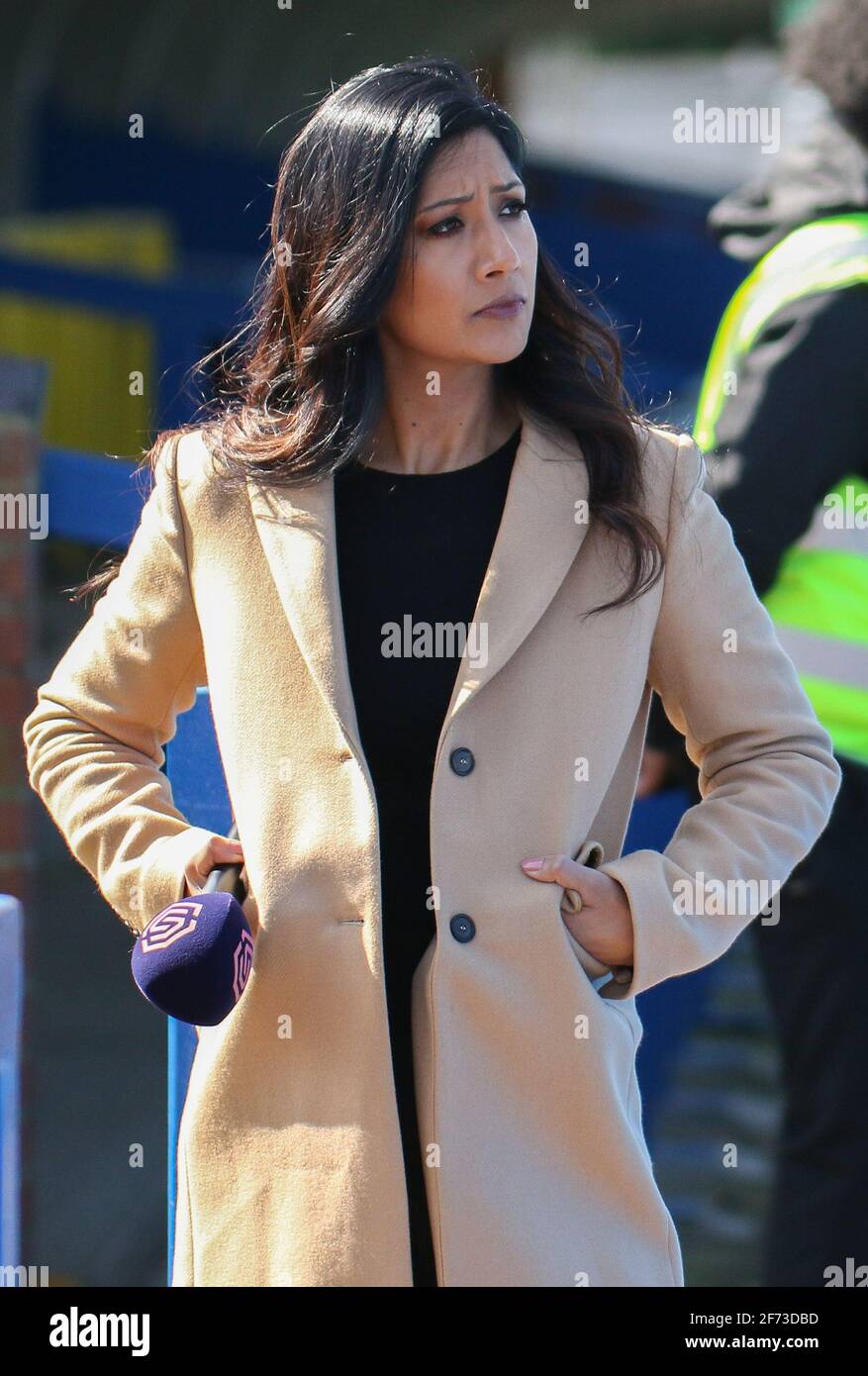 Reshmin Chowdhury, présentateur de la BBC et de BT Sports, lors du match de la FA Barclays Womens Super League entre Chelsea et Birmingham City à Kingsmeadow, à Londres, en Angleterre. Banque D'Images