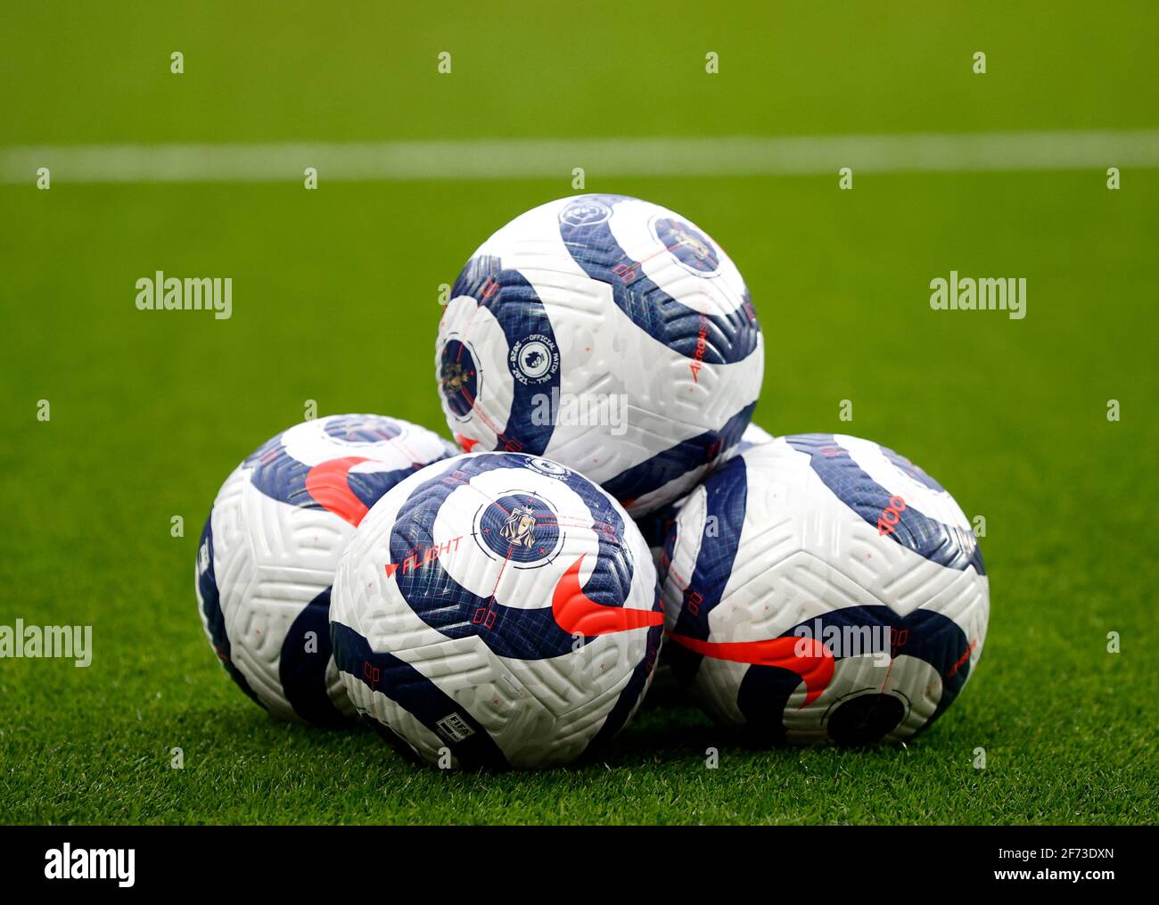 Présentation générale des balles de match de la marque Nike avant le match  de la Premier League à Old Trafford, Manchester. Date de la photo: Dimanche  4 avril 2021 Photo Stock - Alamy