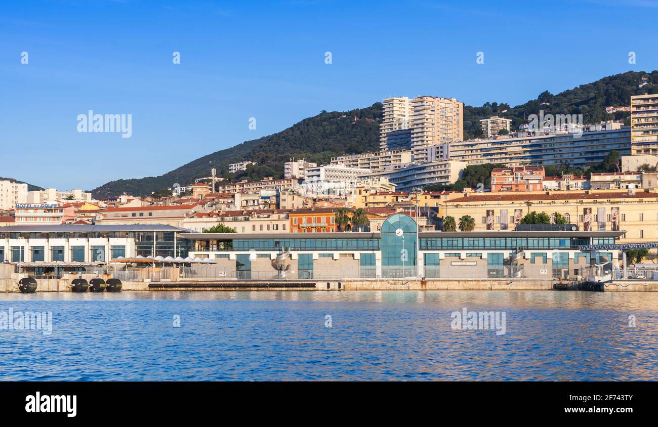 Ajaccio, France - 30 juin 2015 : port d'Ajaccio, vue d'été sur la côte le matin ensoleillé. Corse, France Banque D'Images