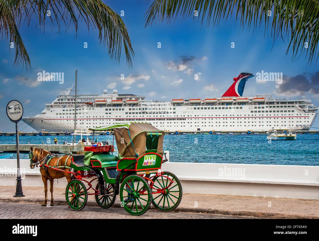 Cheval et buggy en bateau de croisière de luxe Photo Stock - Alamy