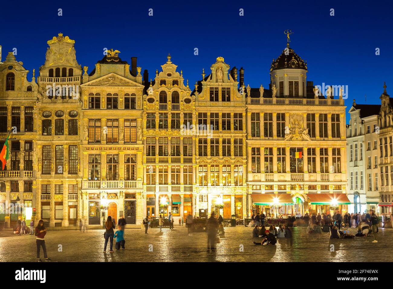 La Grand place de Bruxelles dans un magnifique paysage d'été, en Belgique Banque D'Images