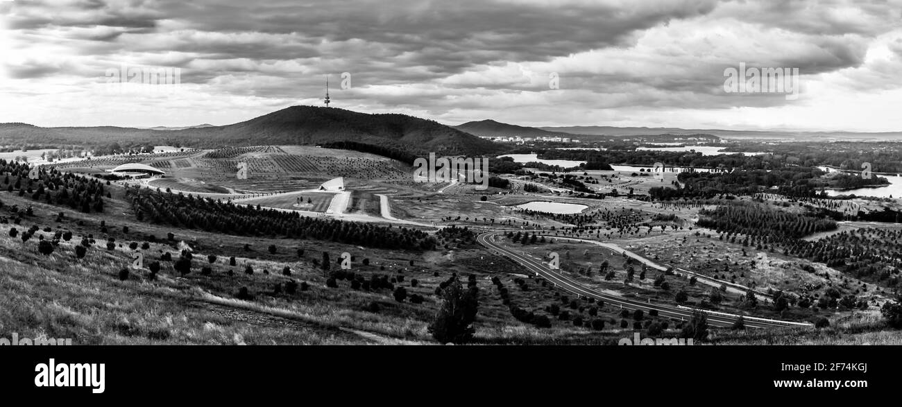 Vue sur l'arboretum national et la montagne noire de Canberra Banque D'Images