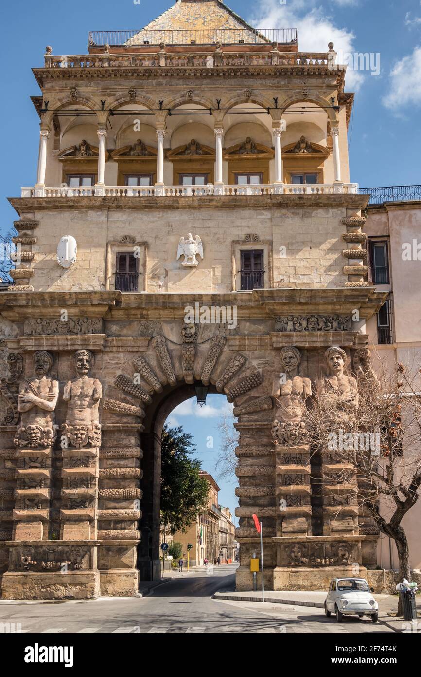 Porta Nuova à Palerme, Sicile, Italie Banque D'Images