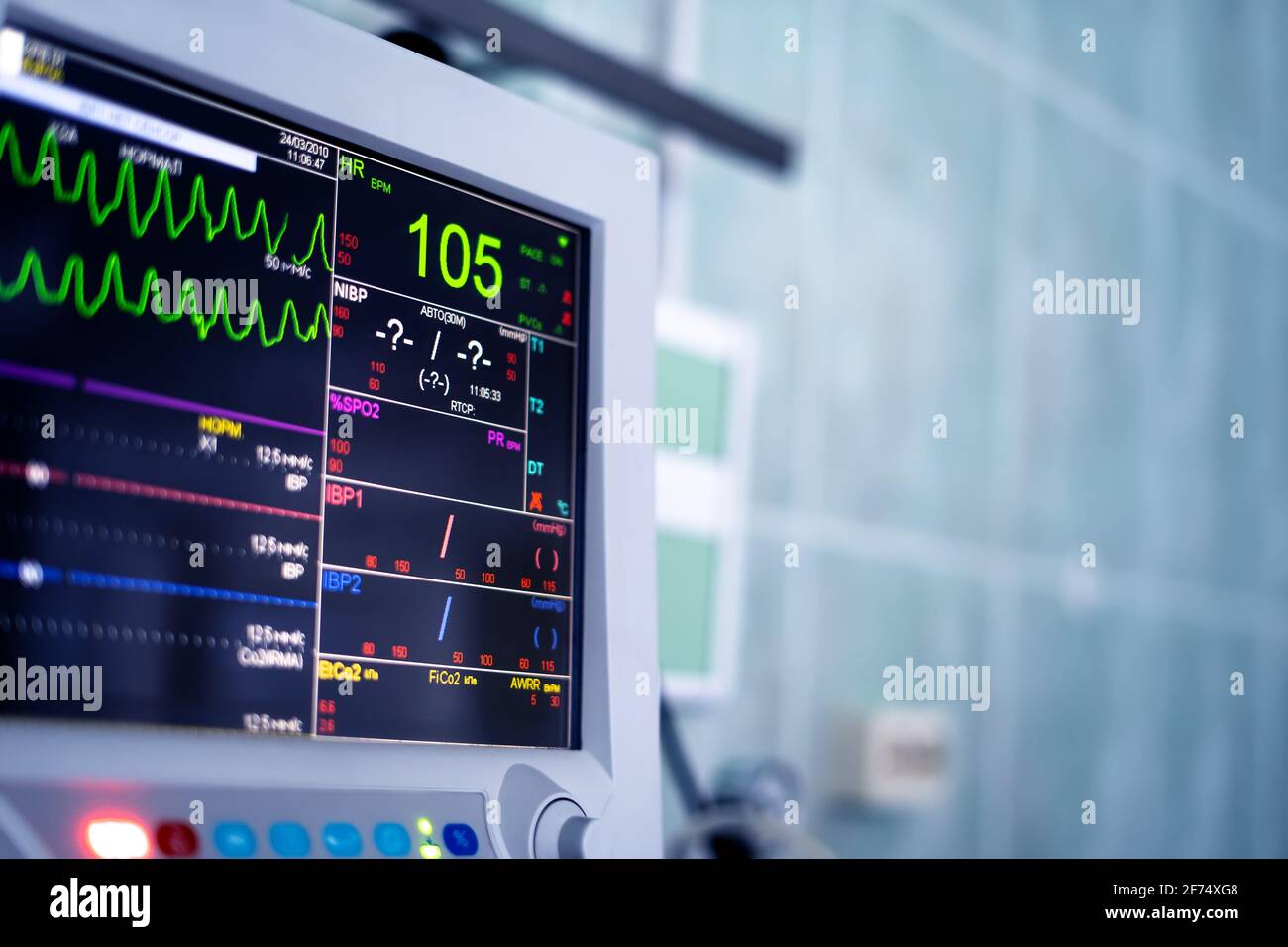 écran du moniteur cardiaque dans la chambre d'hôpital. Banque D'Images