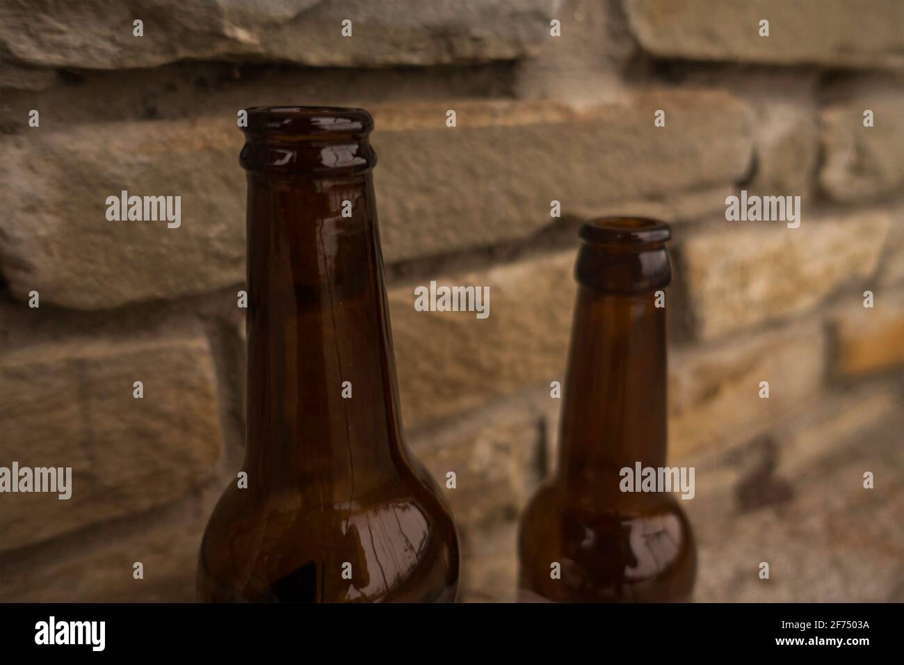deux bouteilles de bière à l'extérieur Banque D'Images