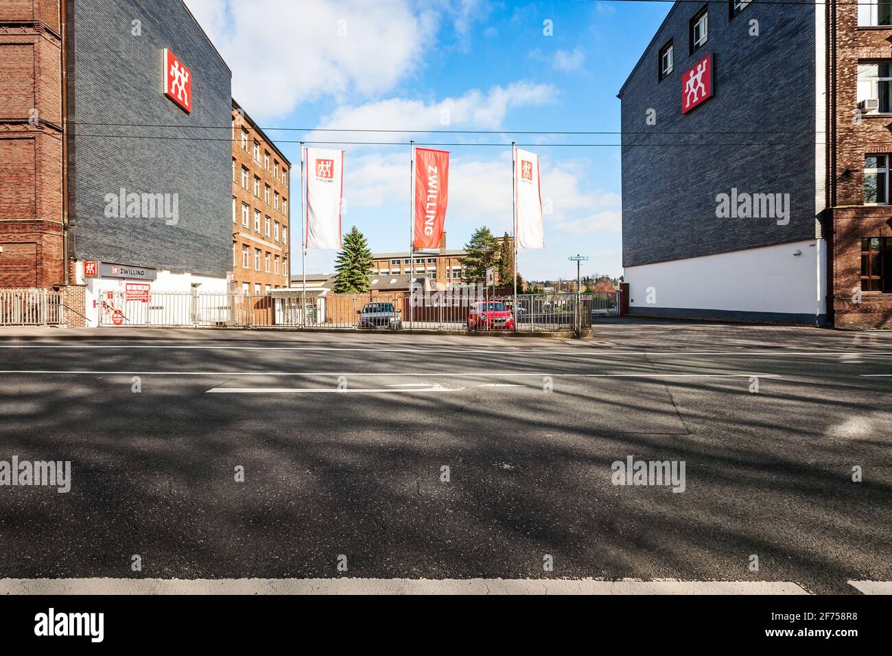 SOLINGEN, ALLEMAGNE - 02 AVRIL 2021: ZWILLING J. A. Henckels, bâtiment de l'entreprise à Solingen. ZWILLING J. A. Henckels est un fabricant de couteaux basé à sol Banque D'Images