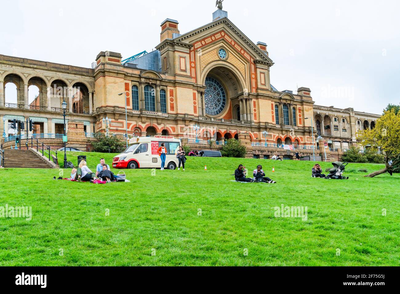 LONDRES, Royaume-Uni - MARS 31 2021:Alexandra Palace également connu sous le nom d'Ally Pally est un lieu de divertissement et de sport classé Grade II, situé entre Wood Green Banque D'Images