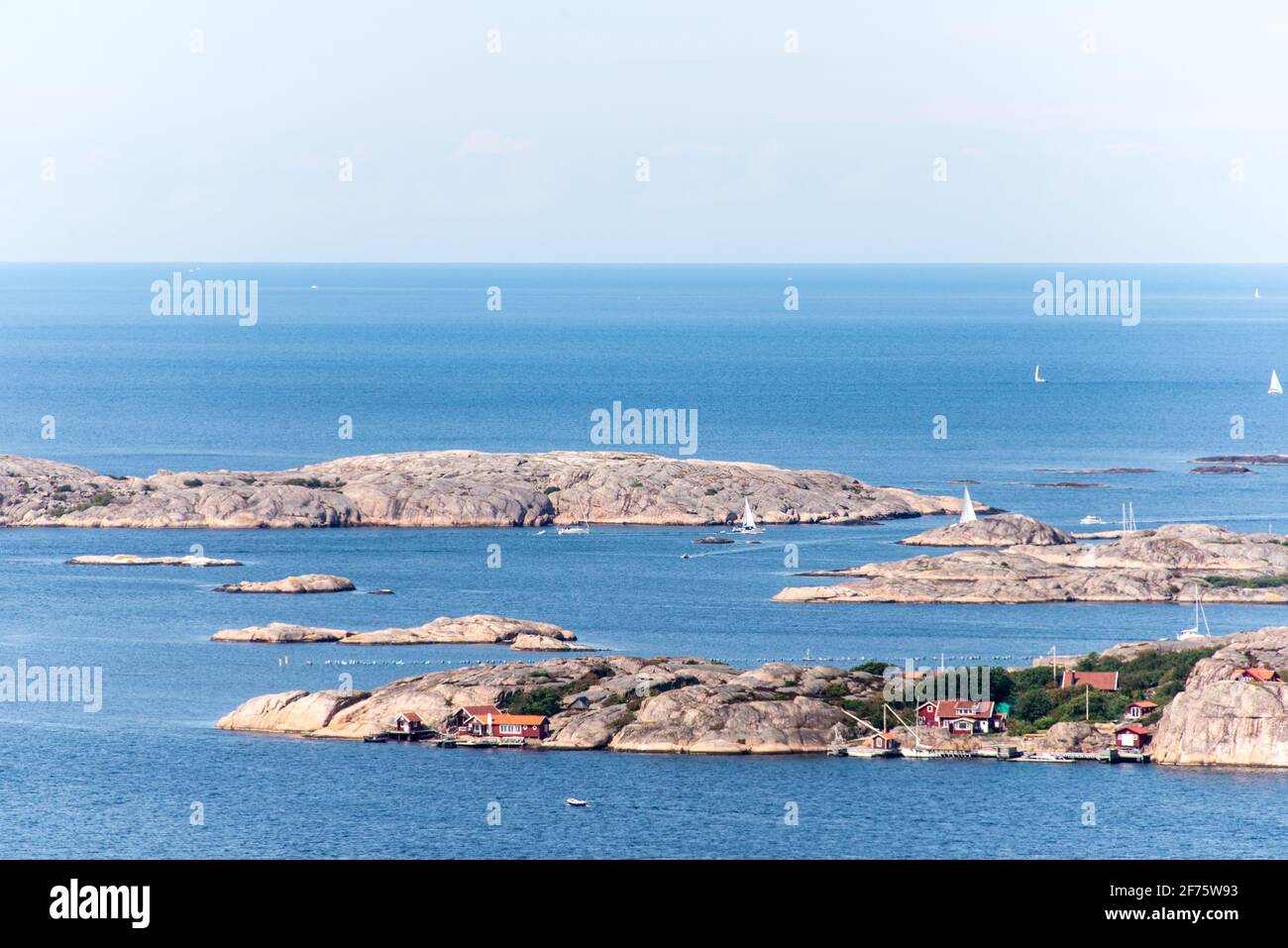 Îles dans l'archipel de Västra Götaland en été Banque D'Images