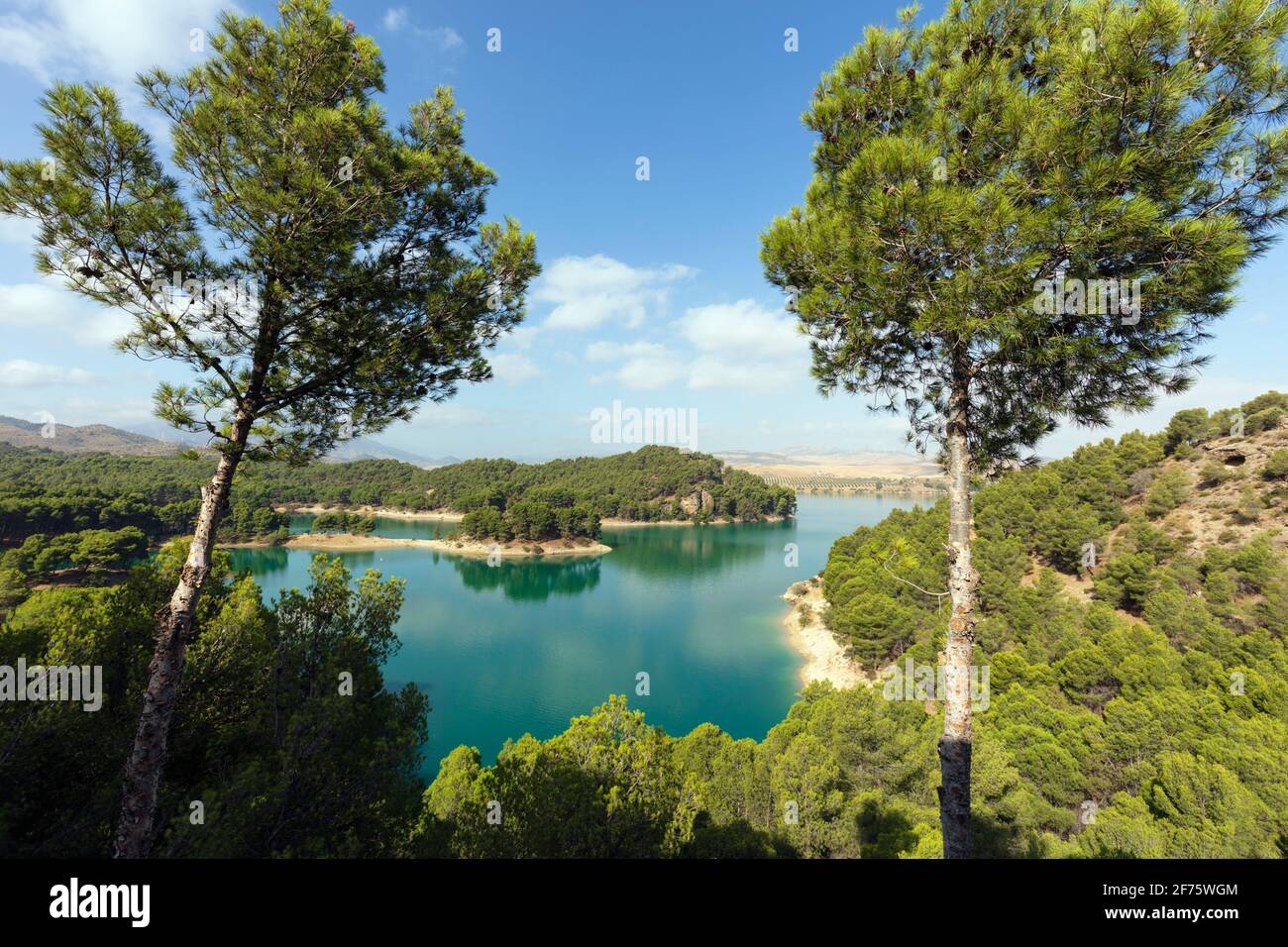 Conde de Guadalhorce réservoir, province de Malaga, Andalousie, Espagne. Vue depuis la terrasse du restaurant El Mirador Ardales. Banque D'Images