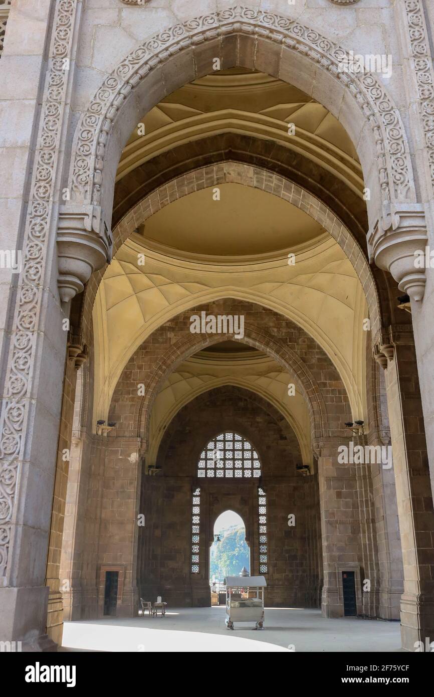 Porte de la porte d'entrée de l'Inde. La porte d'entrée de l'Inde est un arc-monument construit au début du XXe siècle dans la ville de Mumbai, dans la STA indienne Banque D'Images