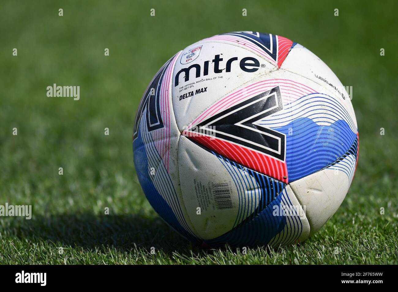 Swansea, Royaume-Uni. 05 avril 2021. EFL Sky Bet Championship Mitre Delta max Match ball à Swansea, Royaume-Uni le 4/5/2021. (Photo par Mike Jones/News Images/Sipa USA) crédit: SIPA USA/Alay Live News Banque D'Images