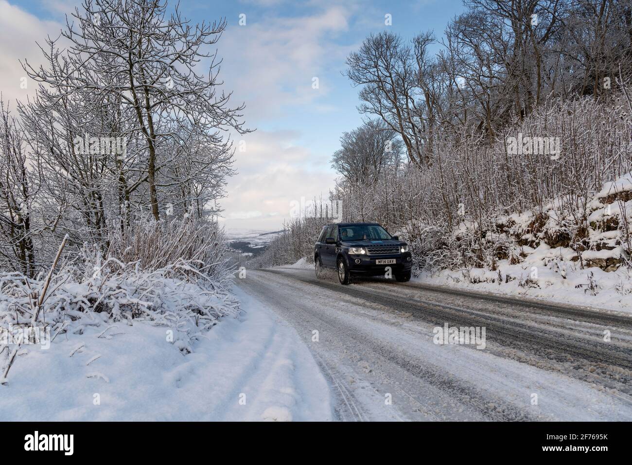 Weather UK 6 janvier 2021, Redmire, Wensleydale, Royaume-Uni. La neige a fait du travail dur de voyage sur Scarr Top au-dessus de Redmire à Wensleydale, comme neige fraîche et sous zéro Banque D'Images