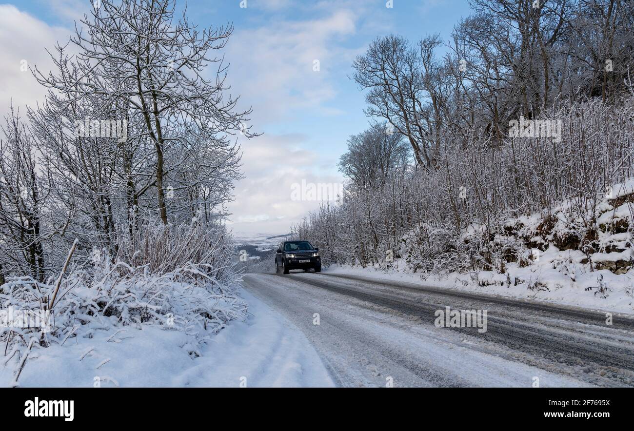 Weather UK 6 janvier 2021, Redmire, Wensleydale, Royaume-Uni. La neige a fait du travail dur de voyage sur Scarr Top au-dessus de Redmire à Wensleydale, comme neige fraîche et sous zéro Banque D'Images