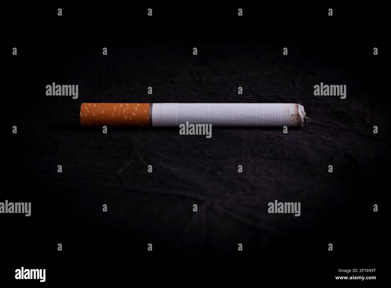 Gros plan sur UNE cigarette - Journée mondiale sans tabac Banque D'Images