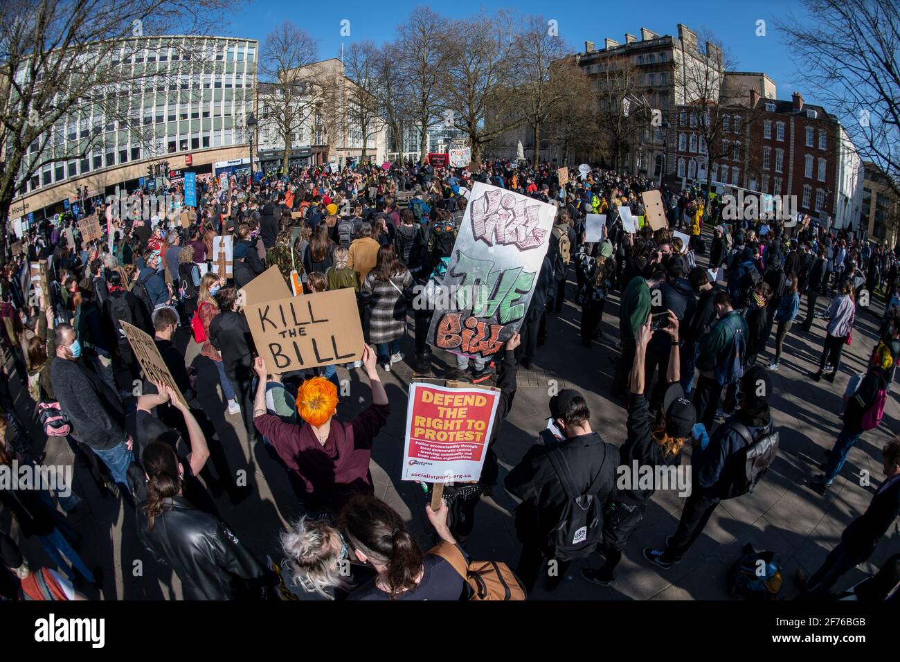 Les gens prennent part à une manifestation « tuer le projet de loi » à Bristol contre le projet de loi sur la police, la criminalité, la peine et les tribunaux. Banque D'Images