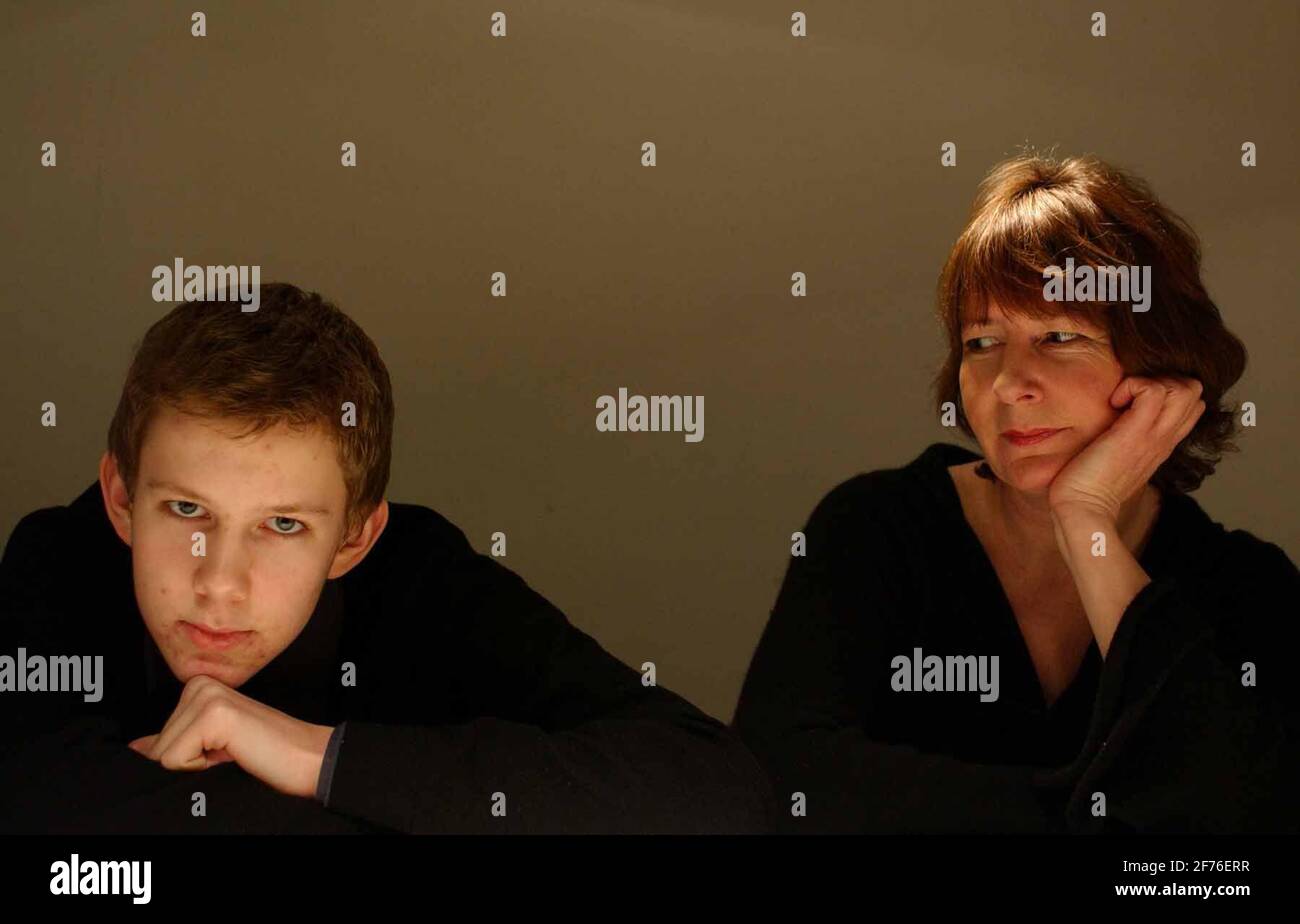 CELIA DODD ET SON FILS. 8/1/04 PILSTON Banque D'Images