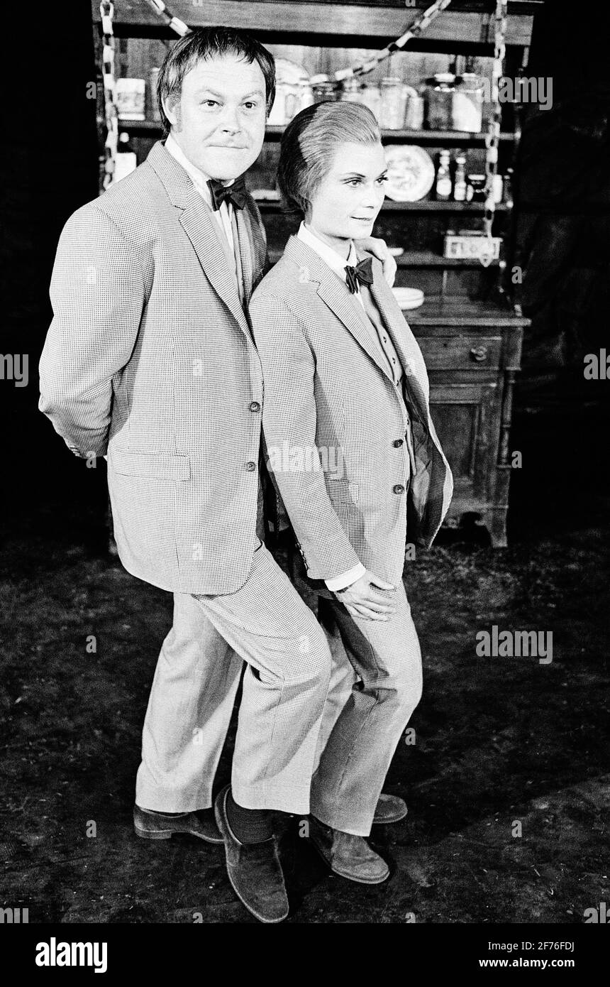Timothy West (George), Thelma Holt (Larry) dans LA MAISON par Irving Wardle au théâtre de l'espace ouvert, Londres W1 13/06/1973 réalisateur: Charles Marowitz Banque D'Images