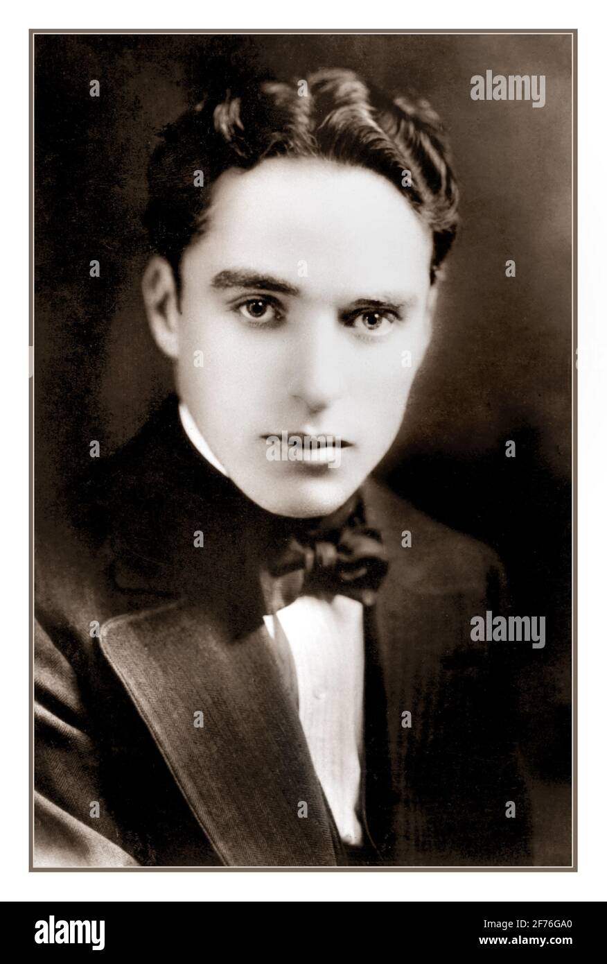 CHARLIE CHAPLIN PORTRAIT SOFT HOLLYWOOD STYLE Archive c1916 Charlie Chaplin célèbre muet films la star du cinéma britannique comique et réalisateur. Sir Charles Spencer Chaplin KBE (16 avril 1889 – 25 décembre 1977) un célèbre comique anglais, cinéaste et compositeur, qui s'est fait connaître à l'ère du film silencieux Banque D'Images