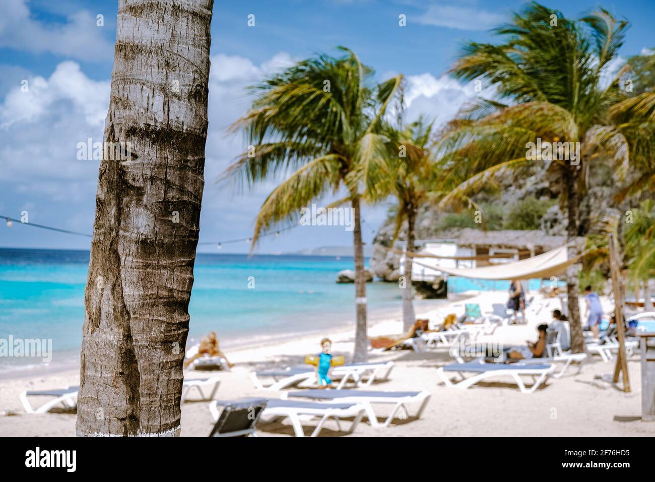 Mise au point sélective avec arrière-plan flou Ile des Caraïbes de Curaçao, Kokomo Beach vues autour de l'île des Caraïbes de Curaçao pendant une journée lumineuse Banque D'Images