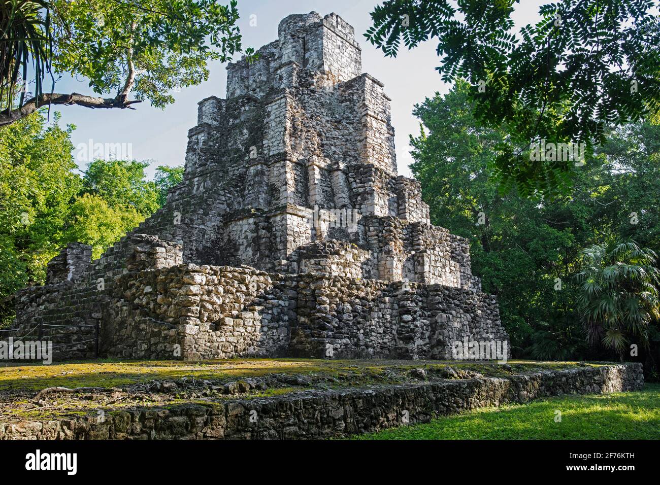 Ruines mayas anciennes à Muyil / Chunyaxché dans la réserve de biosphère de Sian Ka'an, Felipe Carrillo Puerto, Quintana Roo, péninsule de Yucatán, Mexique Banque D'Images