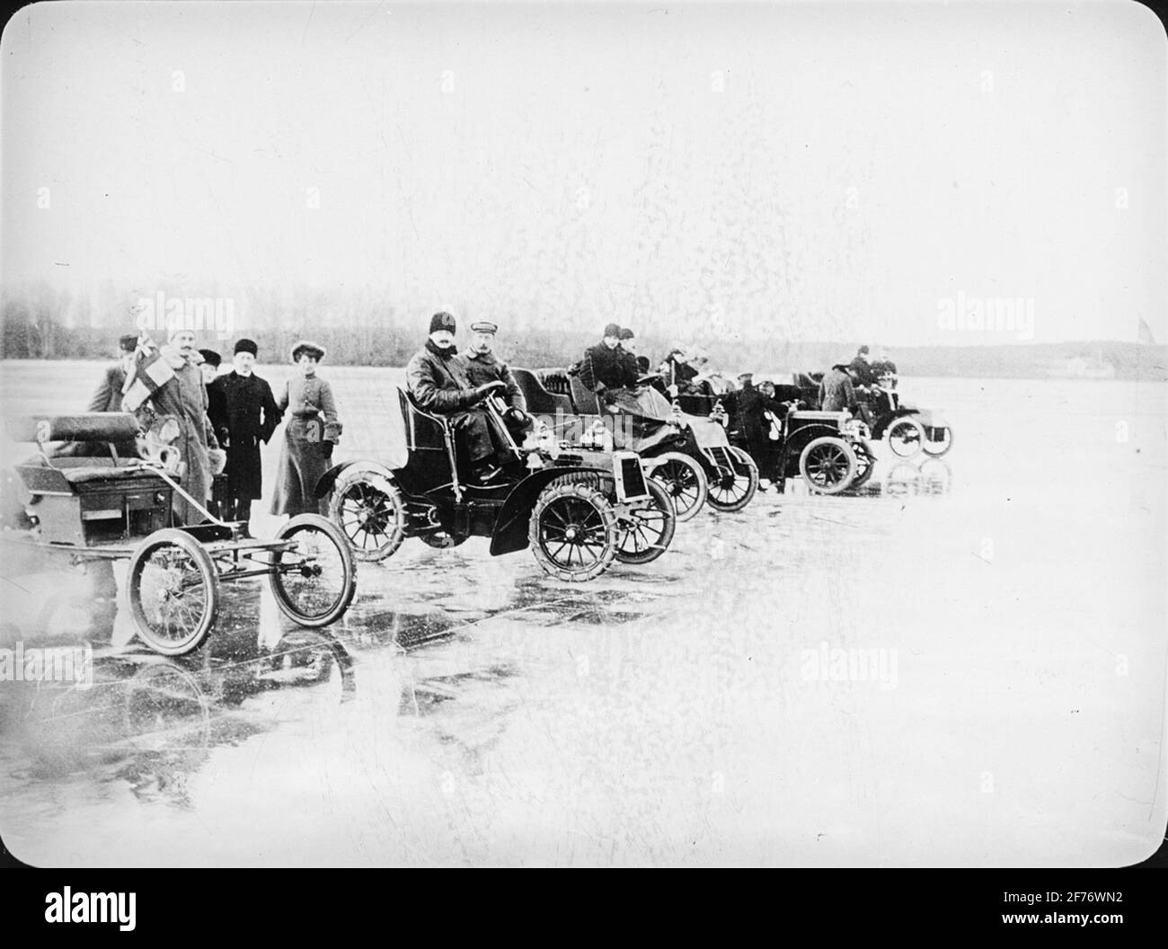 Image projetée. Sports d'hiver. Voitures sur la glace. Banque D'Images