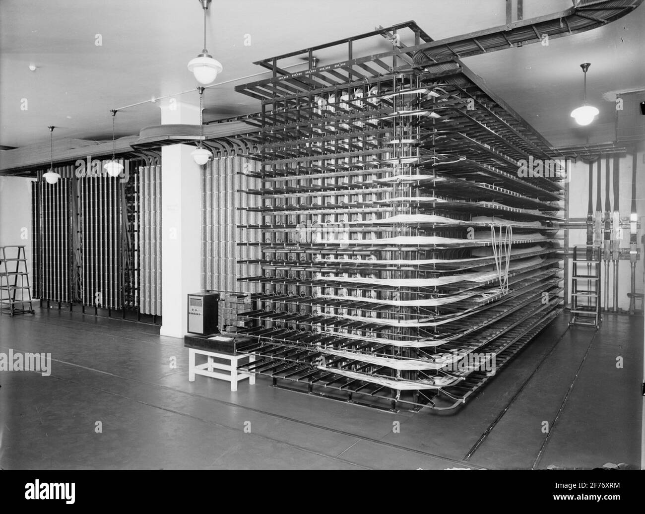 Gare automatique d'Östermalm Karlaplan 2, Stockholm. Le set national et la table de contrôle du trafic. Banque D'Images