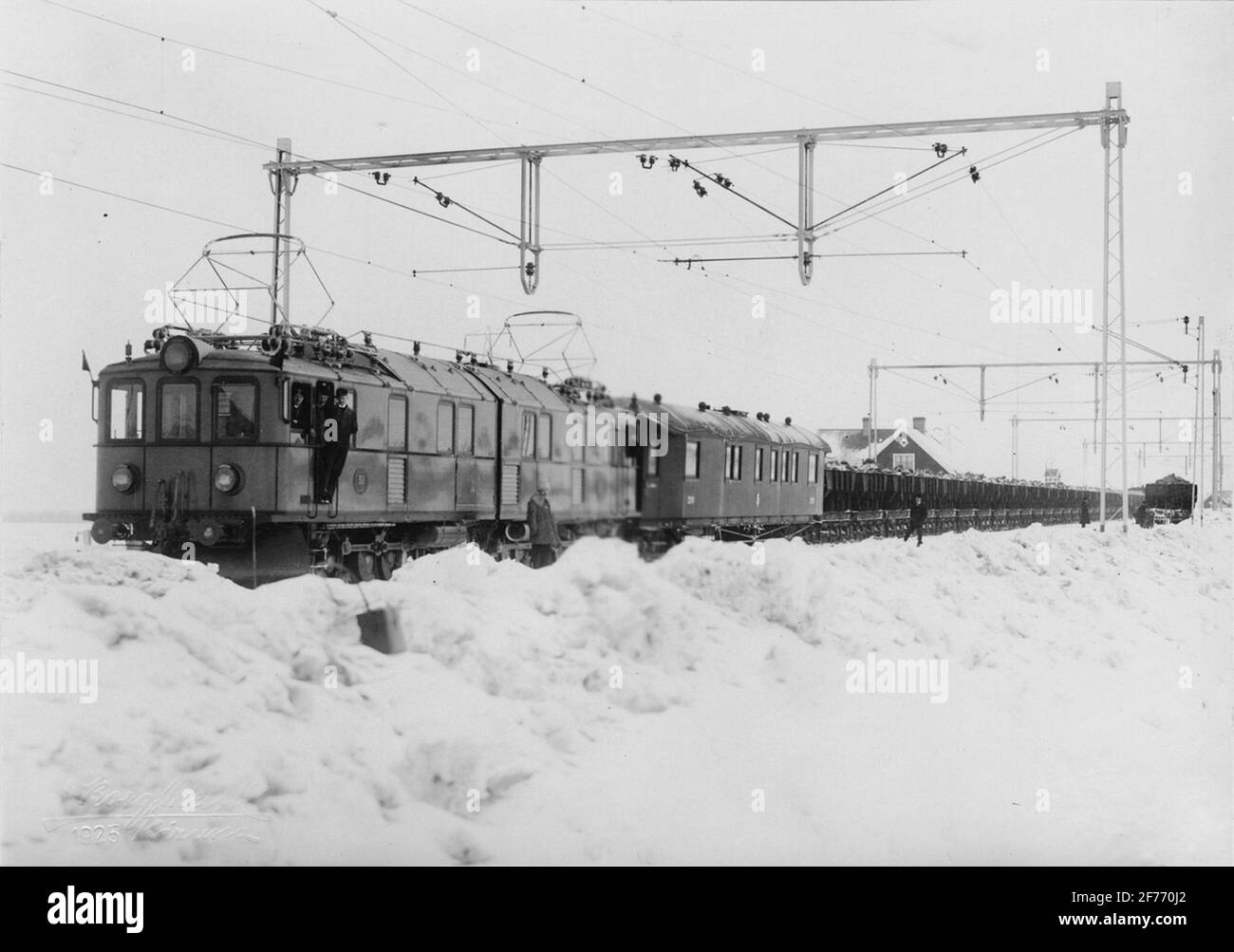 Champs de minerai de fer. Ce que l'on appelle les trains à minerai mixte sur le chemin de fer frontalier national. Banque D'Images