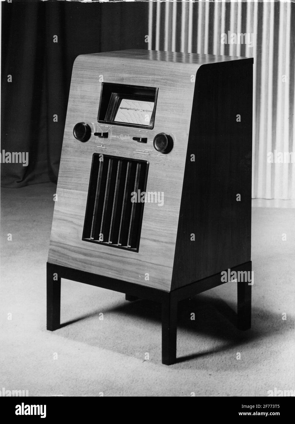 Radio Radiola de G.A. Mountain. Exposition à l'exposition de Paris en 1937. Banque D'Images