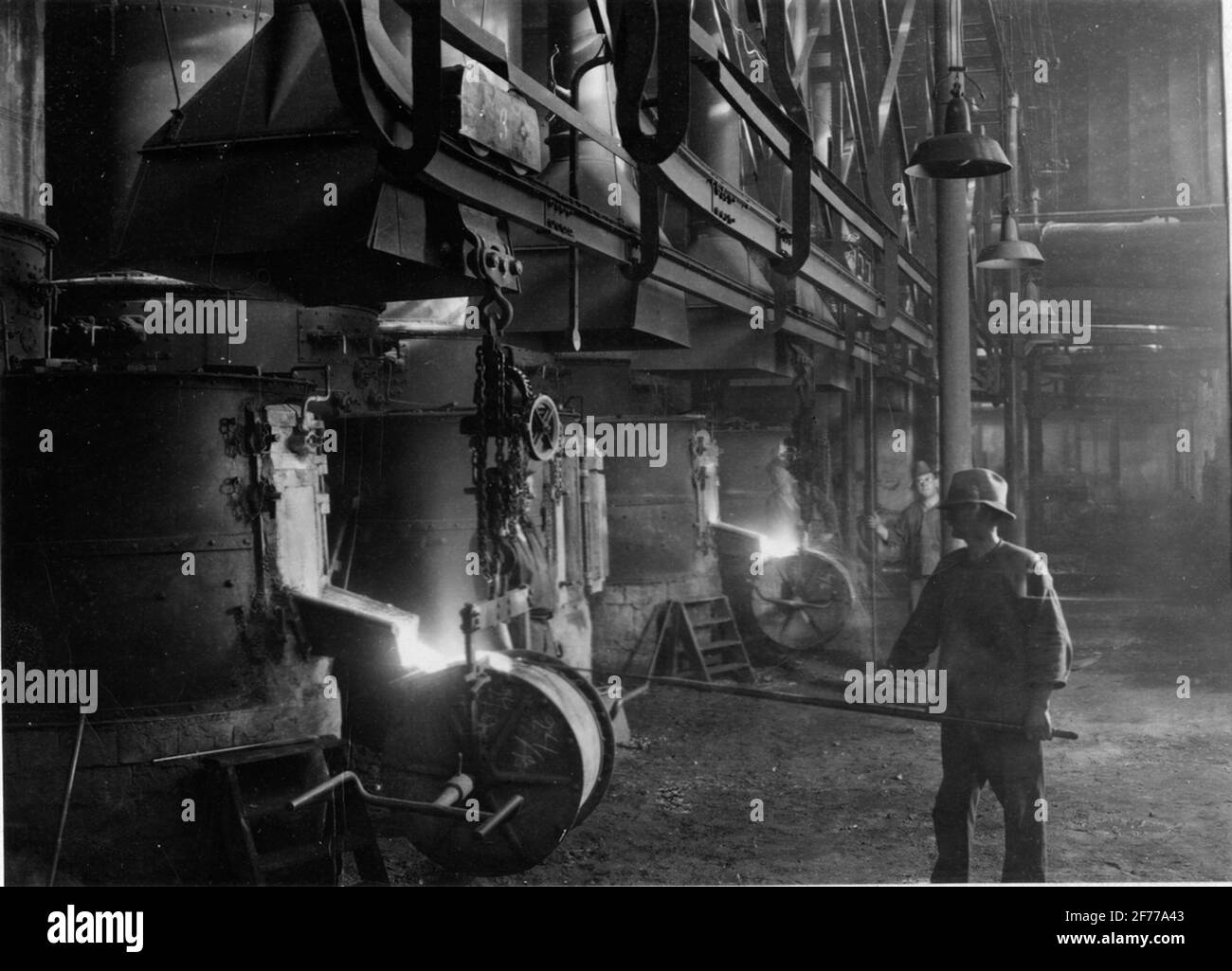 FABRIK AB Husqvarna Weapon. Millésime de fer fondu des fours à dôme dans les roues de coulée. Banque D'Images