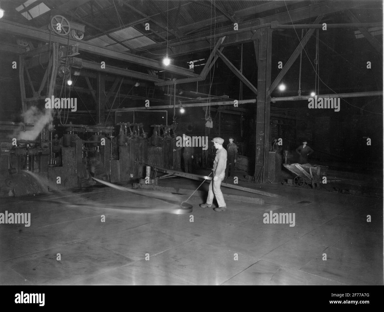 Les ouvrages de Sandviken (Sandvikens Jernverk). Bande roulant. La majorité de ce produit a été mise sur ses propres laminoirs à froid pour le traitement ultérieur. Banque D'Images