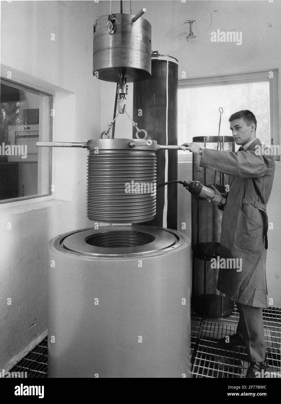 Laboratoire haute pression D'ASEA à Robertsfors. Inauguré le 1er septembre 1965. La chambre haute pression pour supplément isostatique. Pression de service 3200 Atö. Banque D'Images