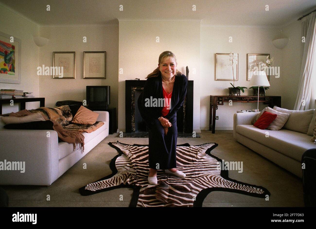 SHIRLEY CONRAN,4/9/01 PILSTON Banque D'Images