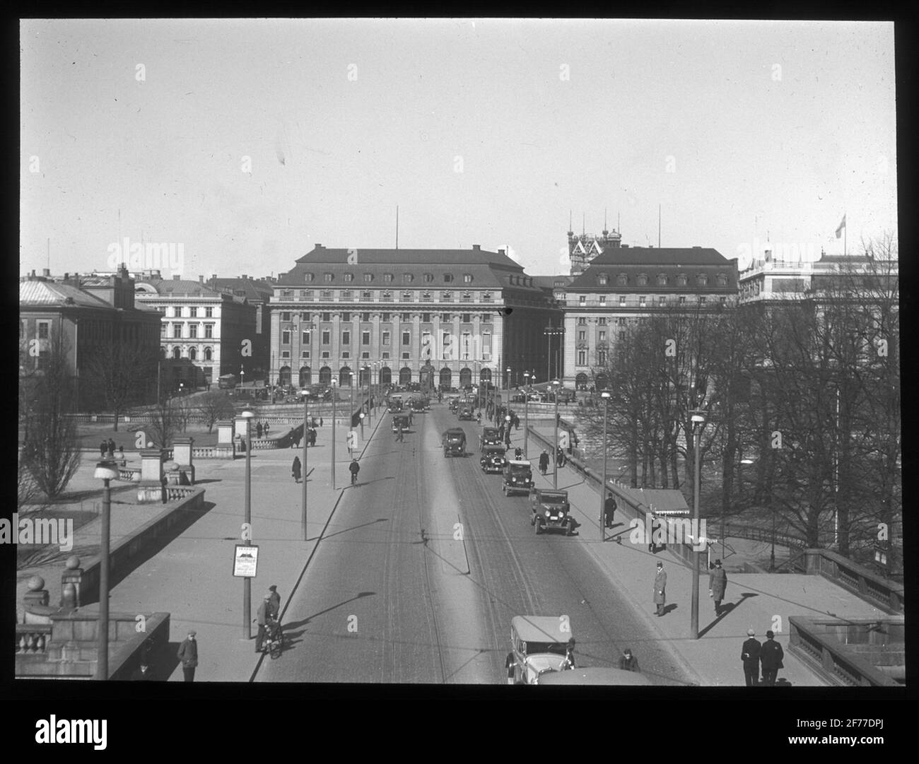 Image de Skioticon du Département de la photographie de l'Institut royal de technologie. Utilisation par le professeur Helmer Bäckström comme matériel de conférence. Bäckström a été le premier professeur suédois de photographie au Royal Institute of Technology de Stockholm de 1948 à 1958. Trois photos prises du même point (du château à la place Gustav Adolfs, Stockholm). Cette image est prise avec des optiques d'une distance focale de 18 cm. Comparez SKC6355 et SKC6357.pour plus d'informations, voir: Bäckström, Helmer. Manuel photographique. Nature et culture. Stockholm. 1942. p. 58. Banque D'Images