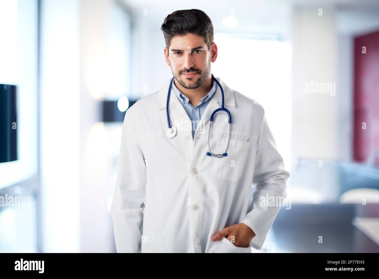 Portrait de médecin masculin dans le foyer de l'hôpital. Banque D'Images