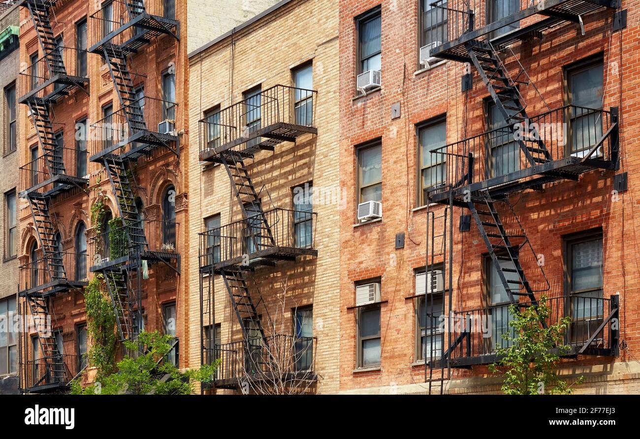 Photo de vieux bâtiments avec des évasions de feu, New York City, Etats-Unis. Banque D'Images