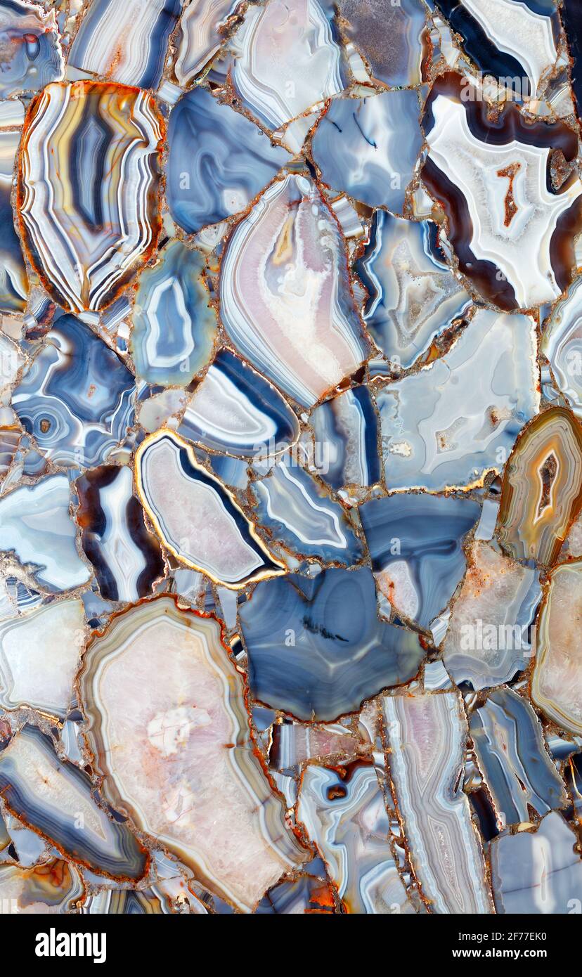 Les pierres précieuses d'Agate sont polies, en section, sous la forme d'un panneau fascinant. Banque D'Images