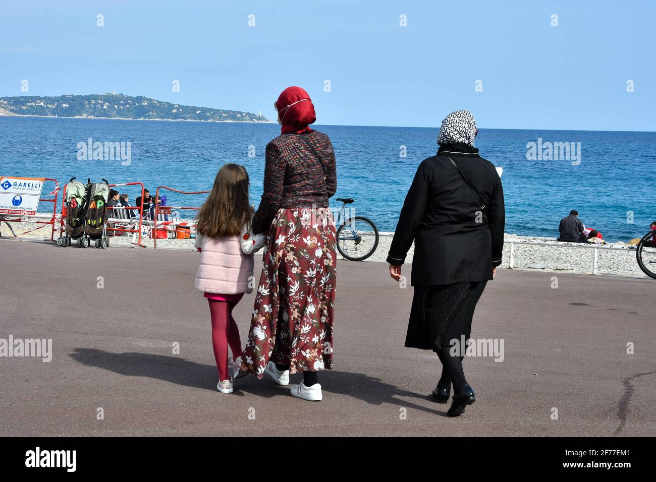 Nice, France. 05 avril 2021. Promenade des Anglais à Nice, France pendant le 3ème confinement en avril 5, 2021. De nouvelles mesures de confinement s'appliquent à partir de ce week-end en France. Ce confinement de la Loi III est plus souple que les éditions précédentes: Il est maintenant possible de marcher sans limite de temps dans un rayon de dix kilomètres, pourvu de son certificat de voyage. (Photo de Lionel Urman/Sipa USA) crédit: SIPA USA/Alay Live News Banque D'Images