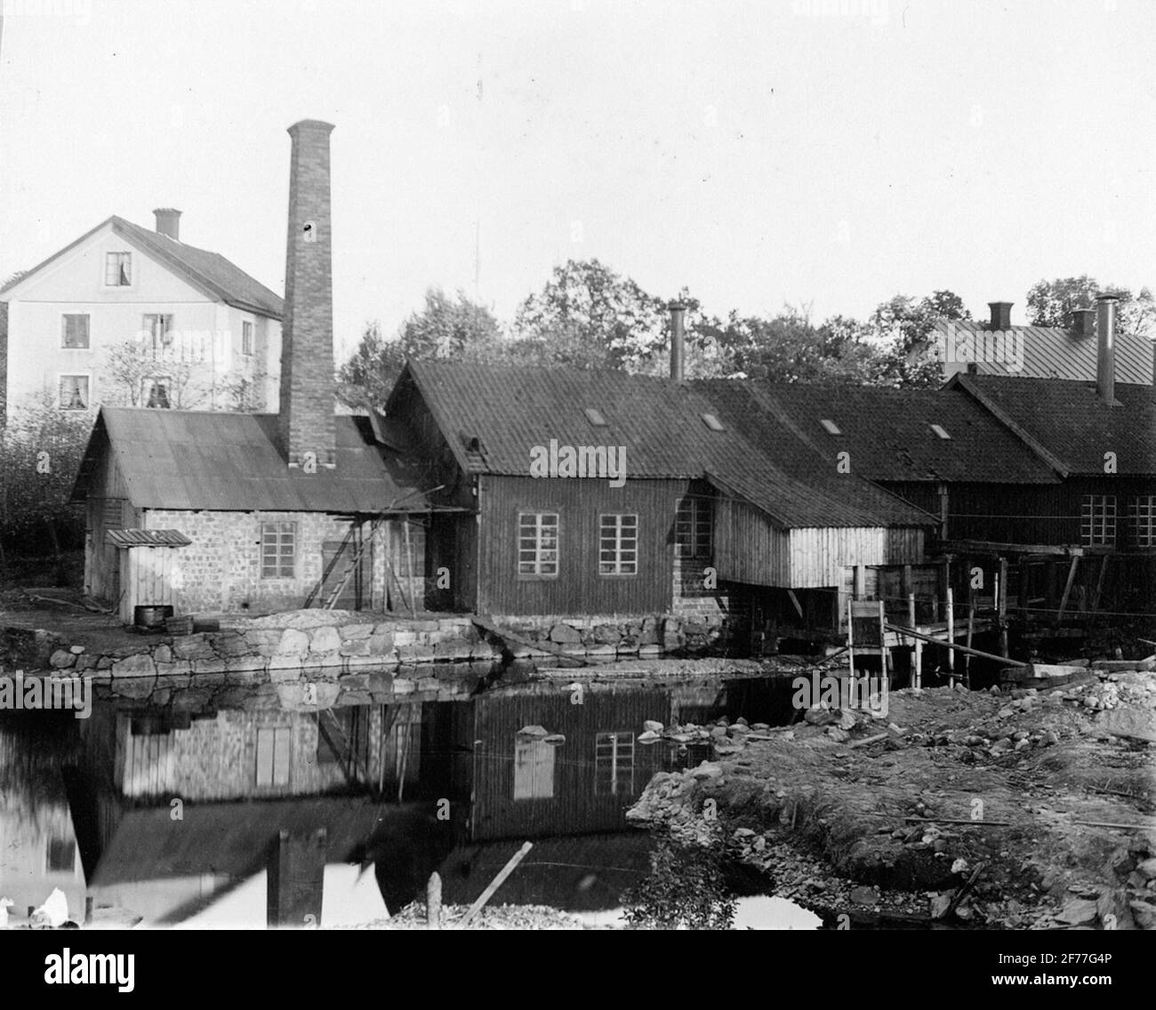 Utilisation de Skärfors (pendant l'utilisation de Häfla, Östergötland). Lancashiresmith et marteau à ongles (Horseshoe Factory 1894-1895). Unbrained octobre 1913. Smithy et l'échafaudage de cheval ont été reconstruits au même endroit. Banque D'Images