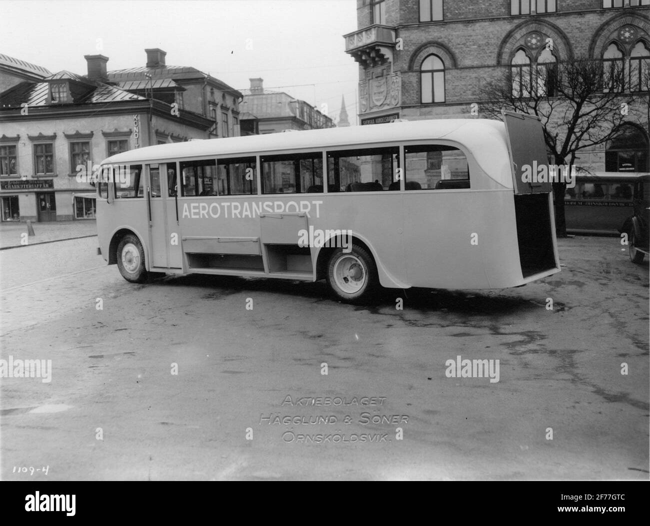 Bus pour le transport vers l'aéroport. Fait de la société anonyme Hägglund & Sons, Örnsköldsvik. Banque D'Images