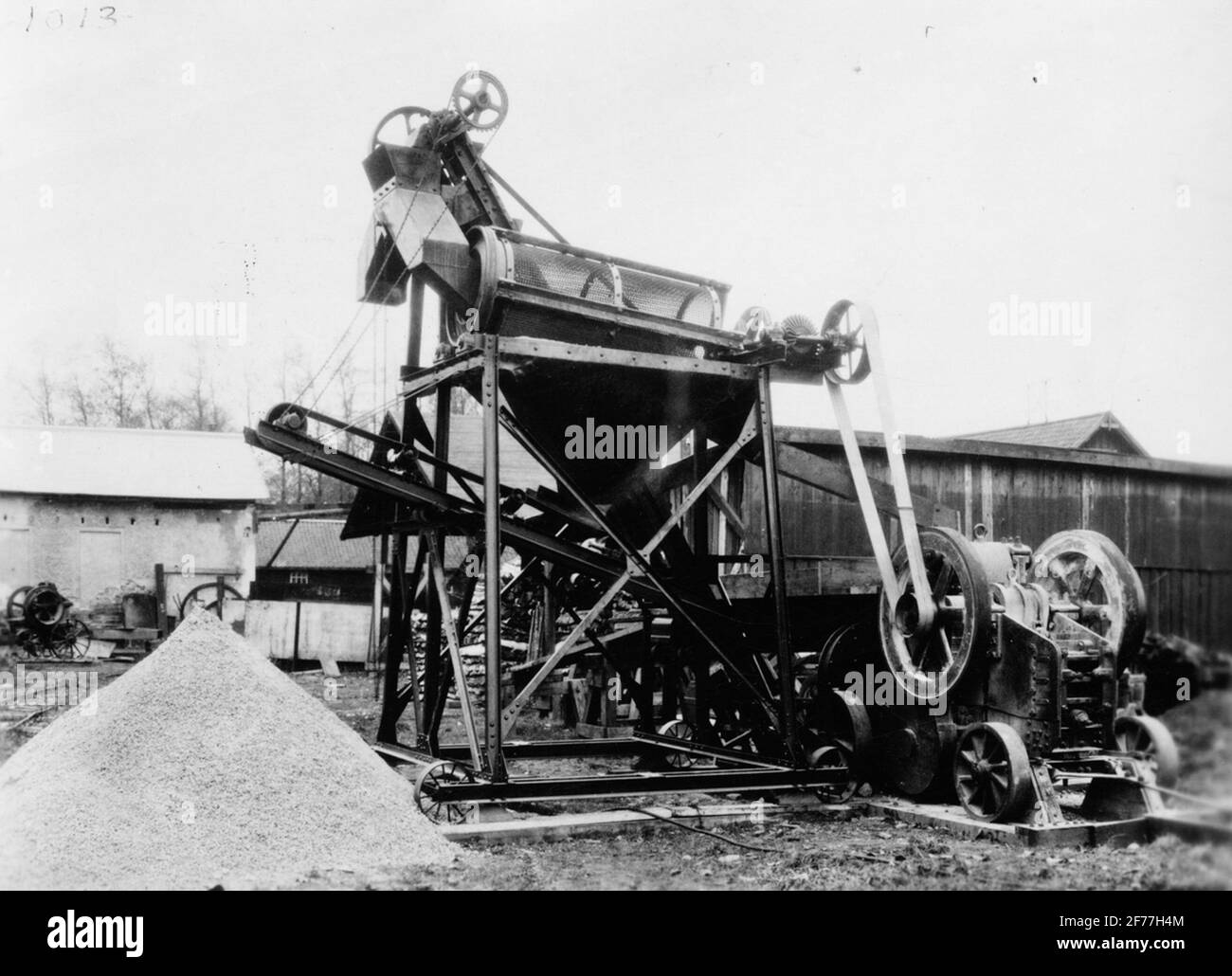 Machines de route AB.le concasseur, l'élévateur et la trieur. Banque D'Images