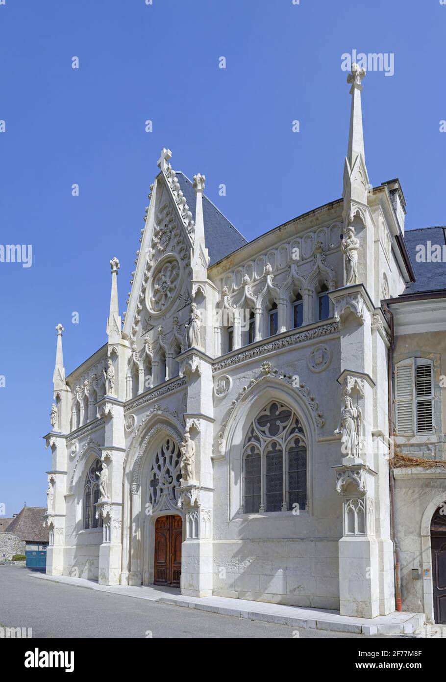 France, Savoie, Aix-les-bains, Lac du Bourget, Abbaye d'Hautecombe, le  fronton richement sculpté de l'église abbatiale Photo Stock - Alamy