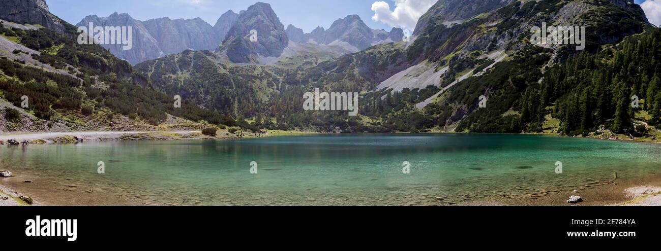 Vue panoramique sur le lac Seebensee au Tyrol, Autriche Banque D'Images