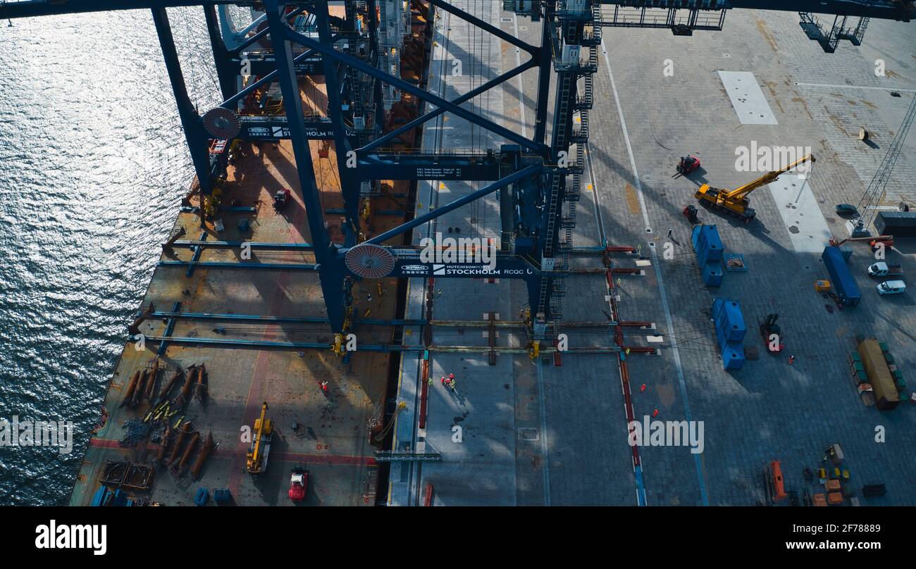 Expédition de grues au-dessus des mers à l'Europe et la Suède . Photo de haute qualité Banque D'Images