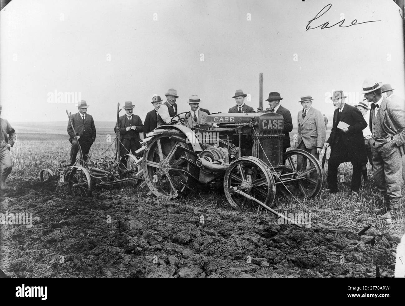Concours Motorplog à Hilleröd 1920. « case » 15 HKR Motor.2 Cutting. Chaussons. De ce tracteur. Banque D'Images
