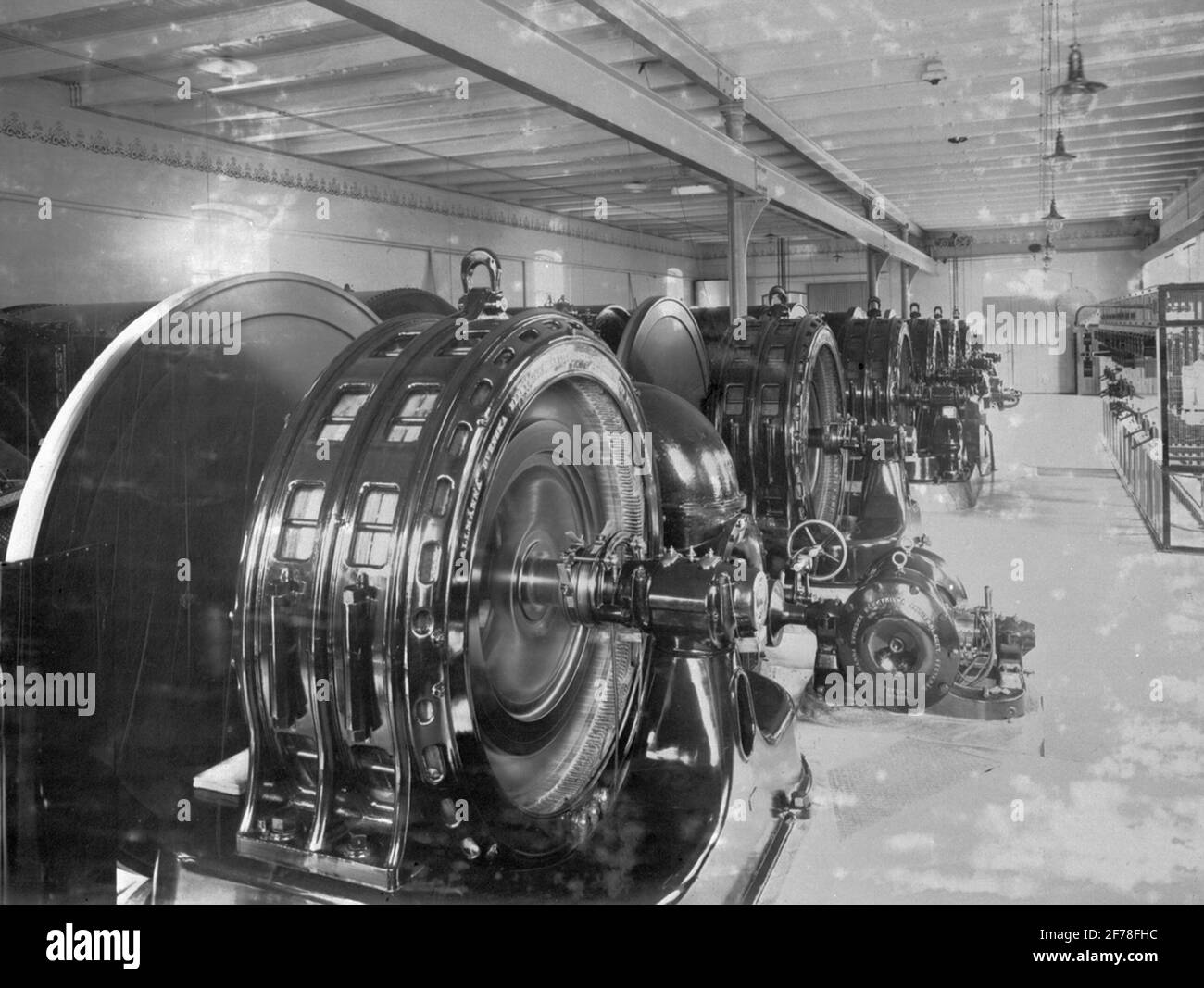 Intérieur de la centrale électrique surpeuplée. Banque D'Images