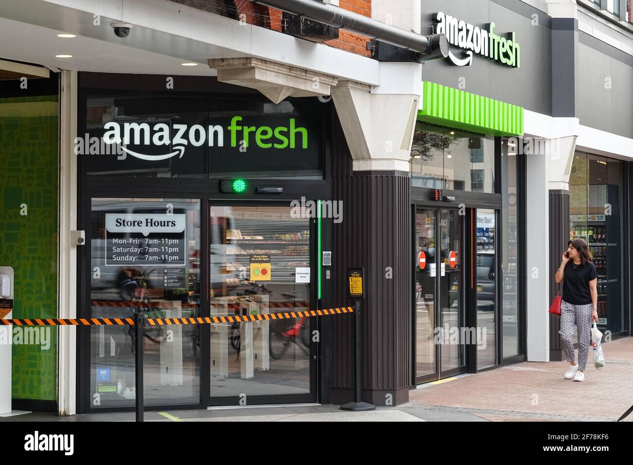 Amazon Fresh till-less Grocery Store à Ealing, Londres, Angleterre,  Royaume-Uni, Royaume-Uni Photo Stock - Alamy