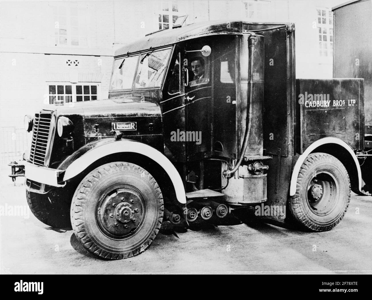 Camion conduit avec du gaz léger comprimé en Angleterre, 1943. Banque D'Images