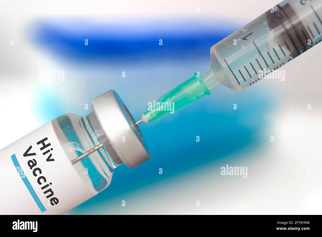 Un flacon avec un vaccin contre le VIH et une seringue Photo Stock - Alamy